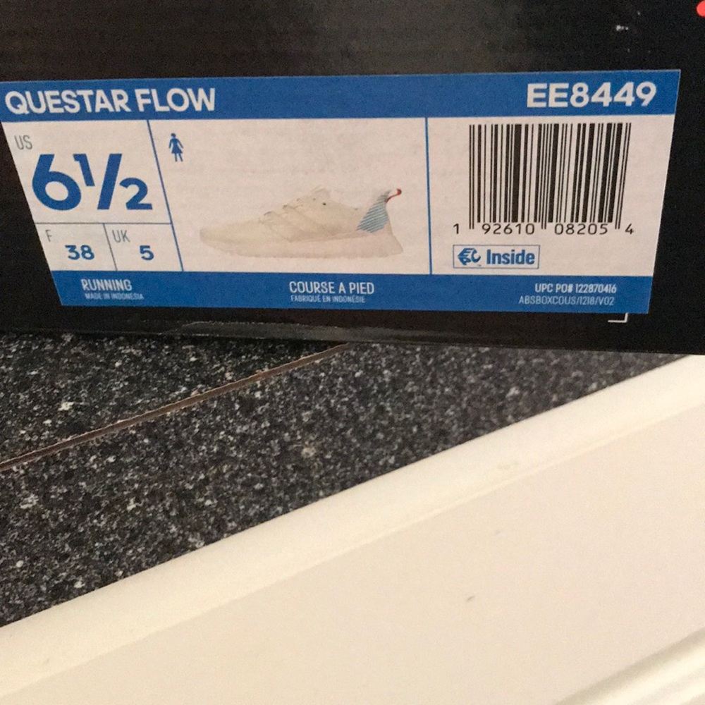 NWT adidas Questar Flow - Picture 6 of 6